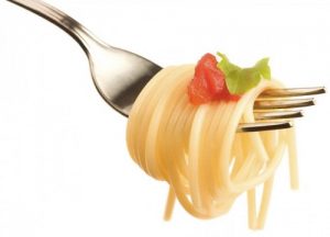 Immagine di pasta arrotolata sulla forchetta