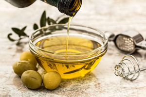 Immagine olio vergine e olive